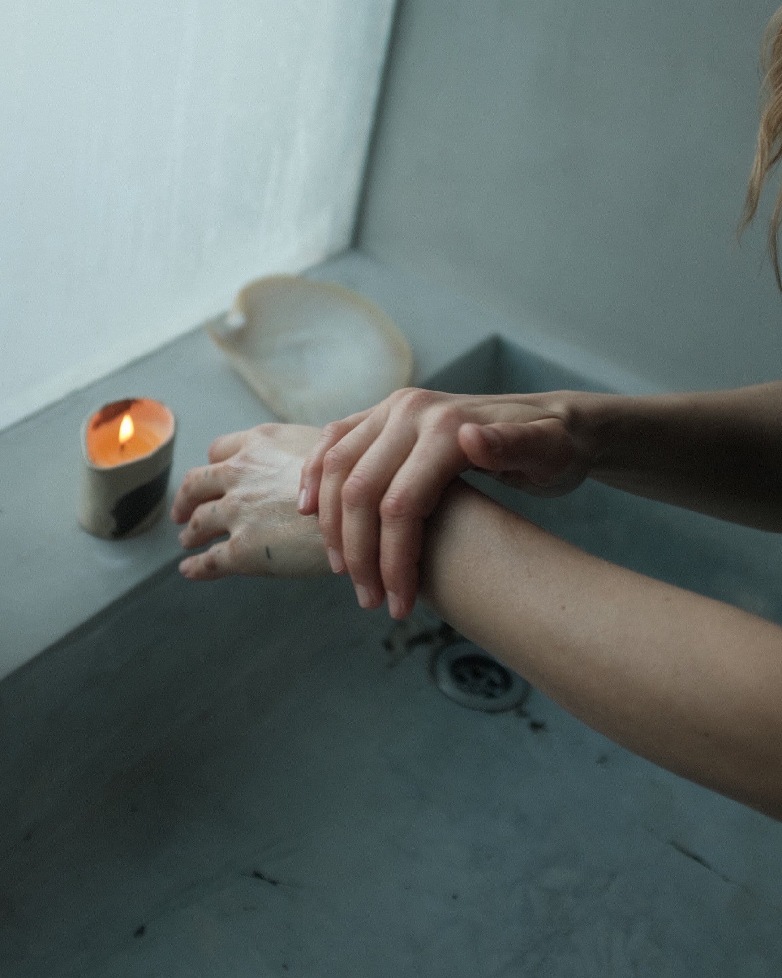 Body Oil Candle x Artist ANNA RIESS